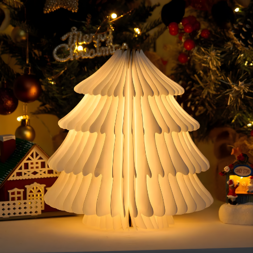 Árbol de Navidad luminoso con luces LED cálidas para decoración de interiores.