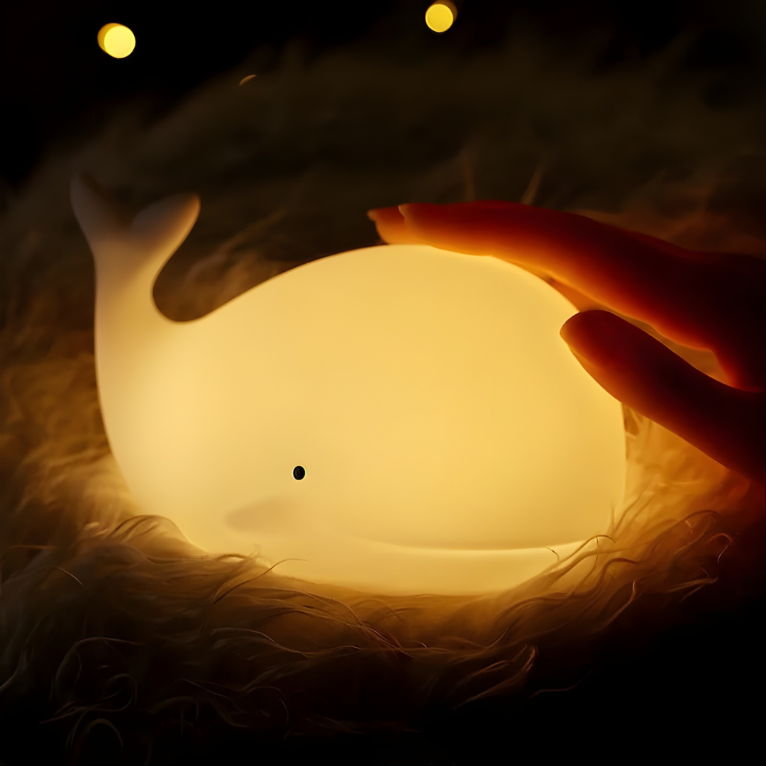 Lámpara ballena luminosa infantil con luz cálida en habitación de niño